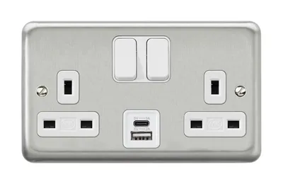 K2943PCR Albany Plus™ USB Integrated SwitchSocket