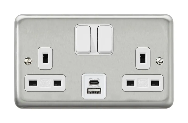 K2943PCR Albany Plus™ USB Integrated SwitchSocket