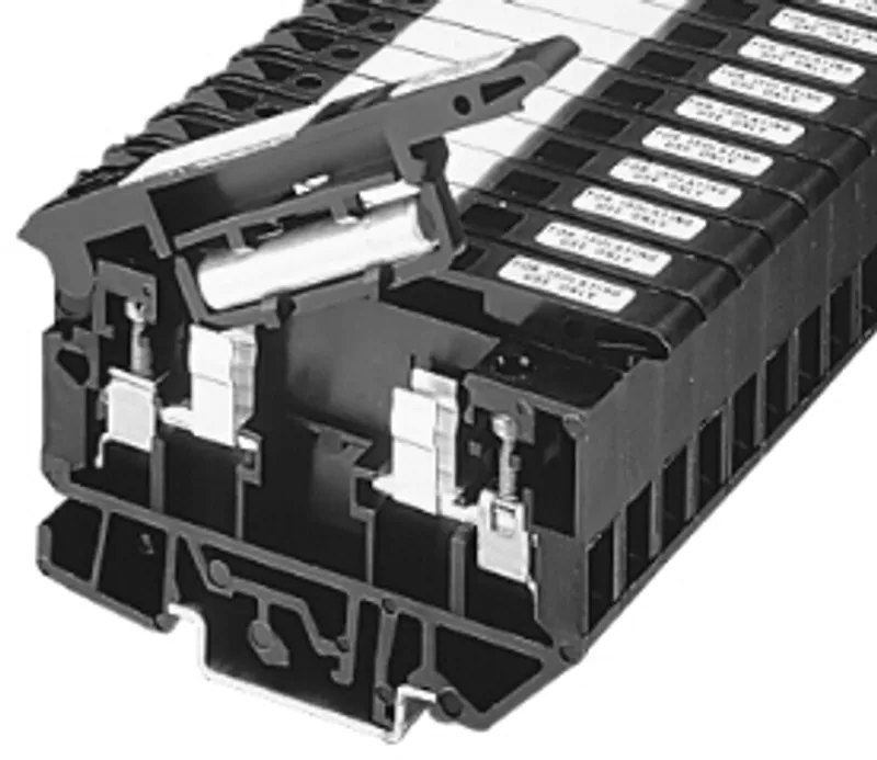 Rockwell Automation / Allen-Bradley 1492-H7 – 4 square mm Isolation Terminal Block — photo 2 of 2