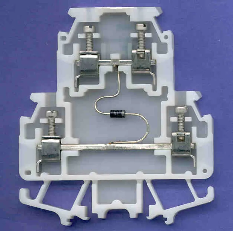 Rockwell Automation / Allen-Bradley 1492-HM2D – TERM BLCK Multi-Rail MTD 1P 30A WHT — photo 3 of 4