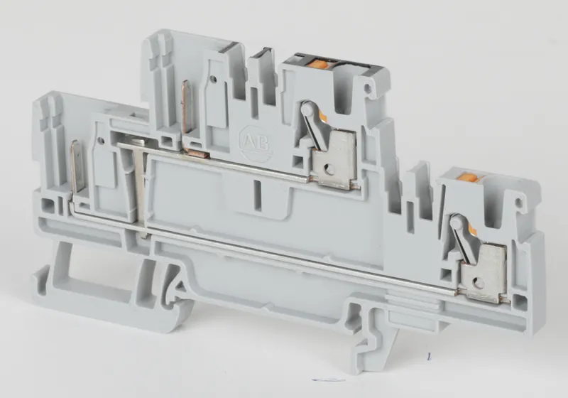 Rockwell Automation / Allen-Bradley 1492-PD32PC — photo 3 of 3
