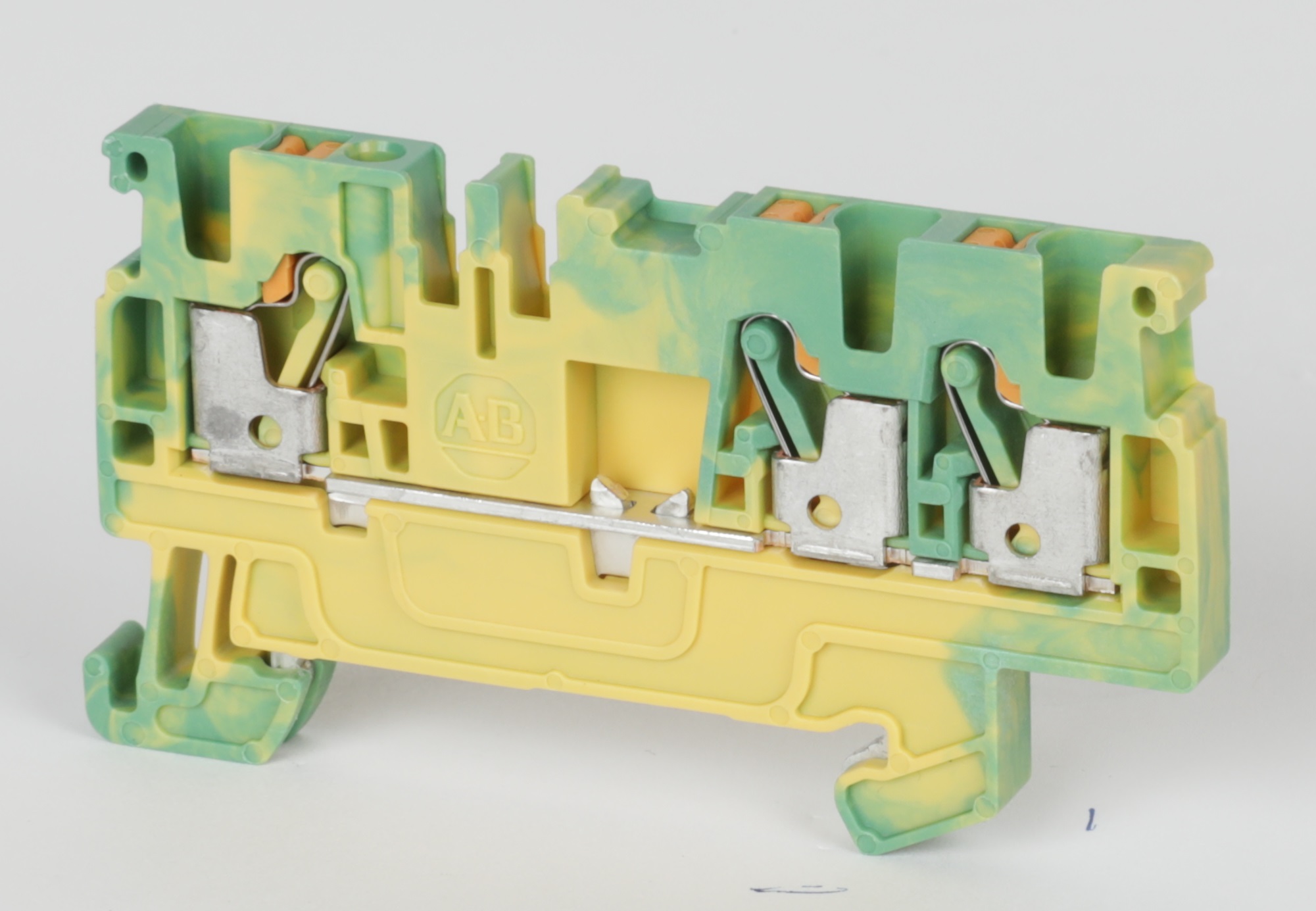 Rockwell Automation / Allen-Bradley 1492-PG3T — photo 2 of 3