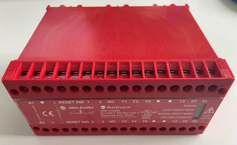 Rockwell Automation / Allen-Bradley 440F-C4000D – MAT Guardmaster — photo 2 of 2