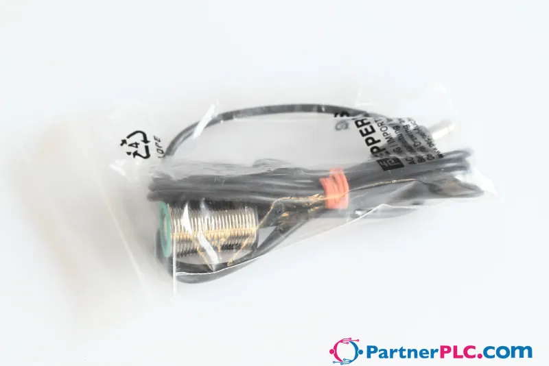 Pepperl+Fuchs 238404 / UC500-30GM70-IE2R2-K-V15 New — photo 5 of 7