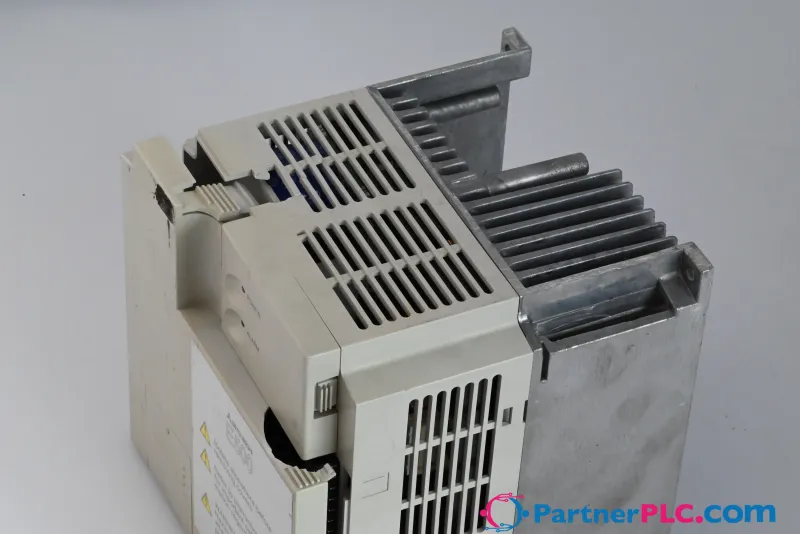 Mitsubishi FR-E520S-0. 75K-EC Used - With Damage — photo 2 of 6