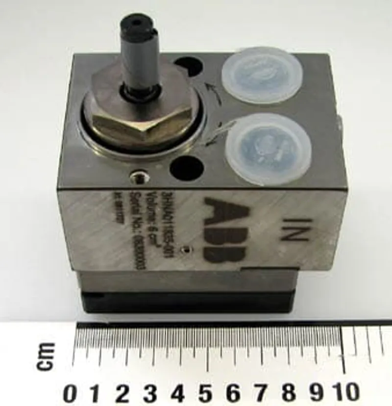 ABB 3HNA012367-001 — photo 1 of 2